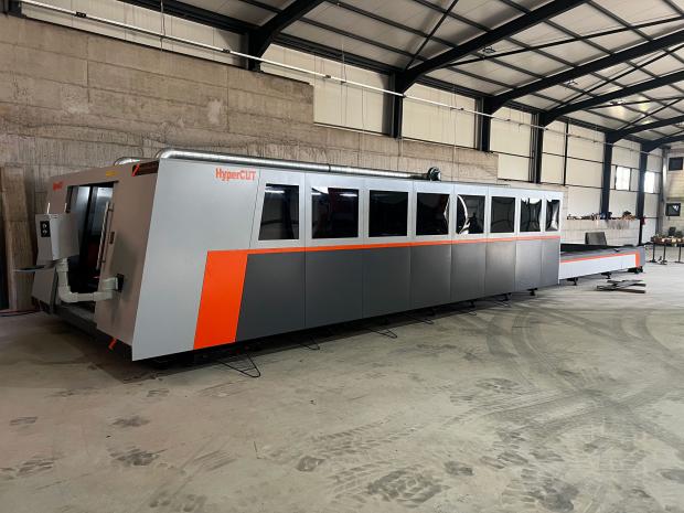 HyperCUT VISIO 2060 12kW - menjalna miza